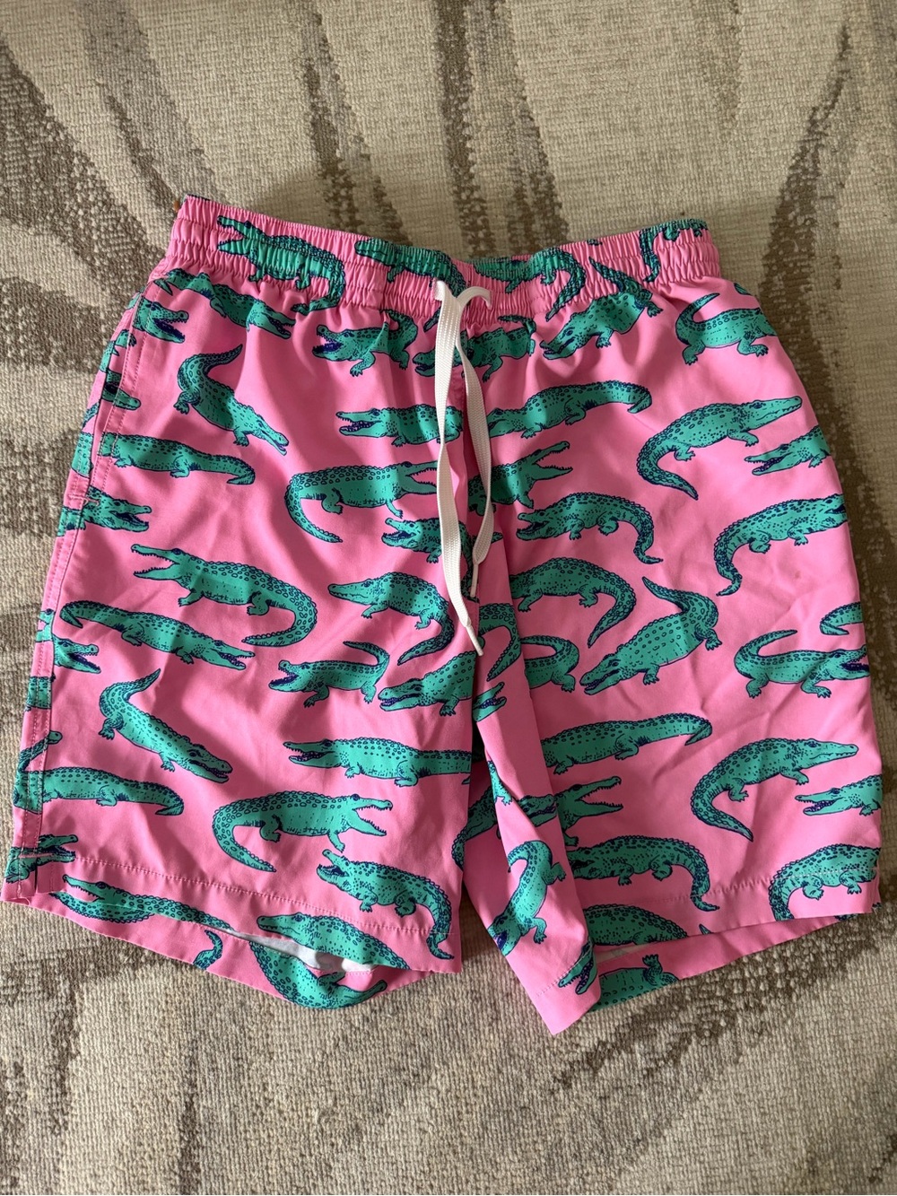 Chubbies The Glades Pink Alligator Swim Trunks Men's Small 7" Inseam Lined
